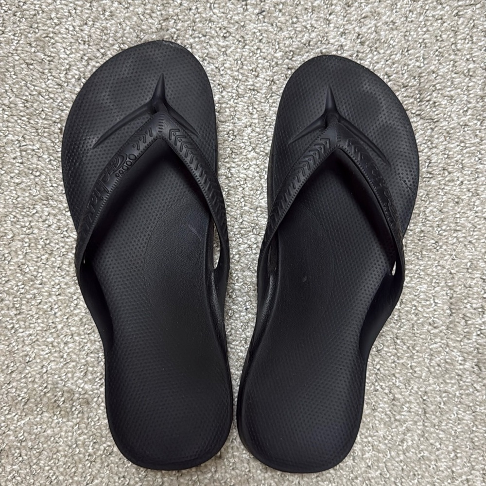 Archies Arch Support Flip Flops - size 7